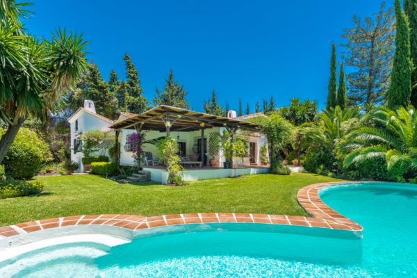 Gary James Property Management (Urb. Señorío de Marbella, Camino de la Cruz 29602 Marbella)